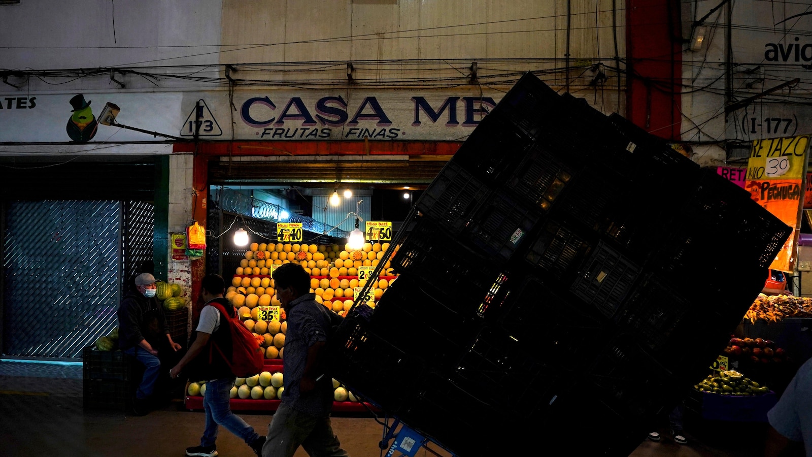 Analysts shocked as Mexico’s central bank clocks rise in inflation and cuts interest rates