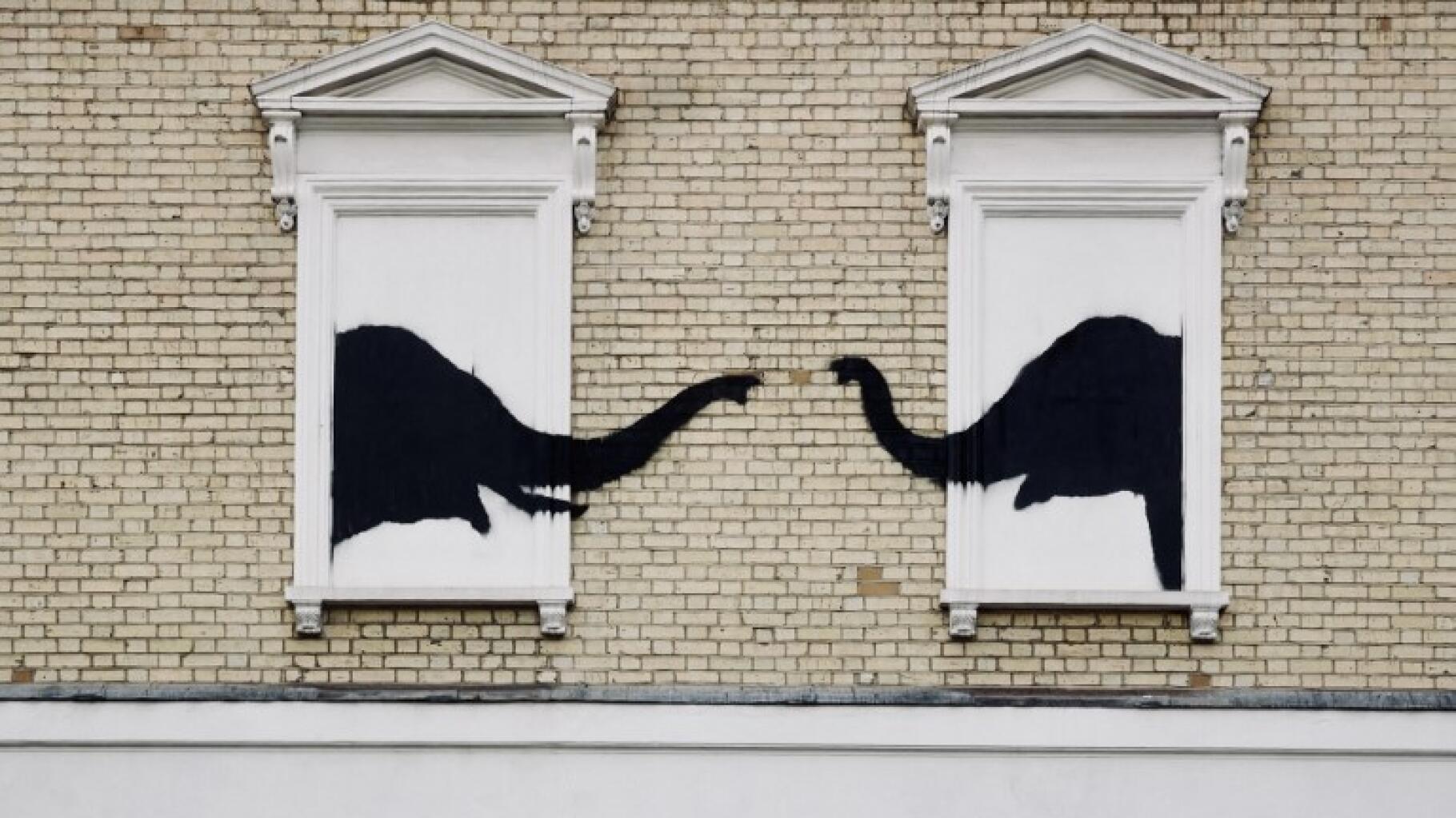 Banksy dévoile deux nouvelles œuvres mystérieuses à Londres après la fresque du bouquetin