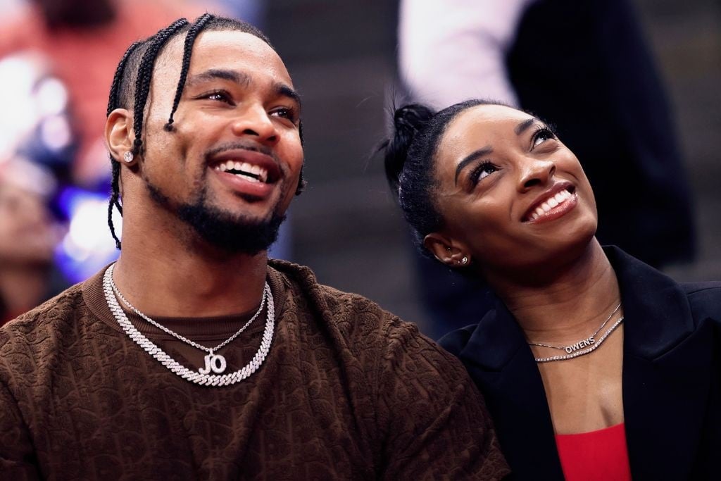 Elite gymnast Simone Biles’ husband, Jonathan Owens, ruffles feathers for wearing her Olympic medal