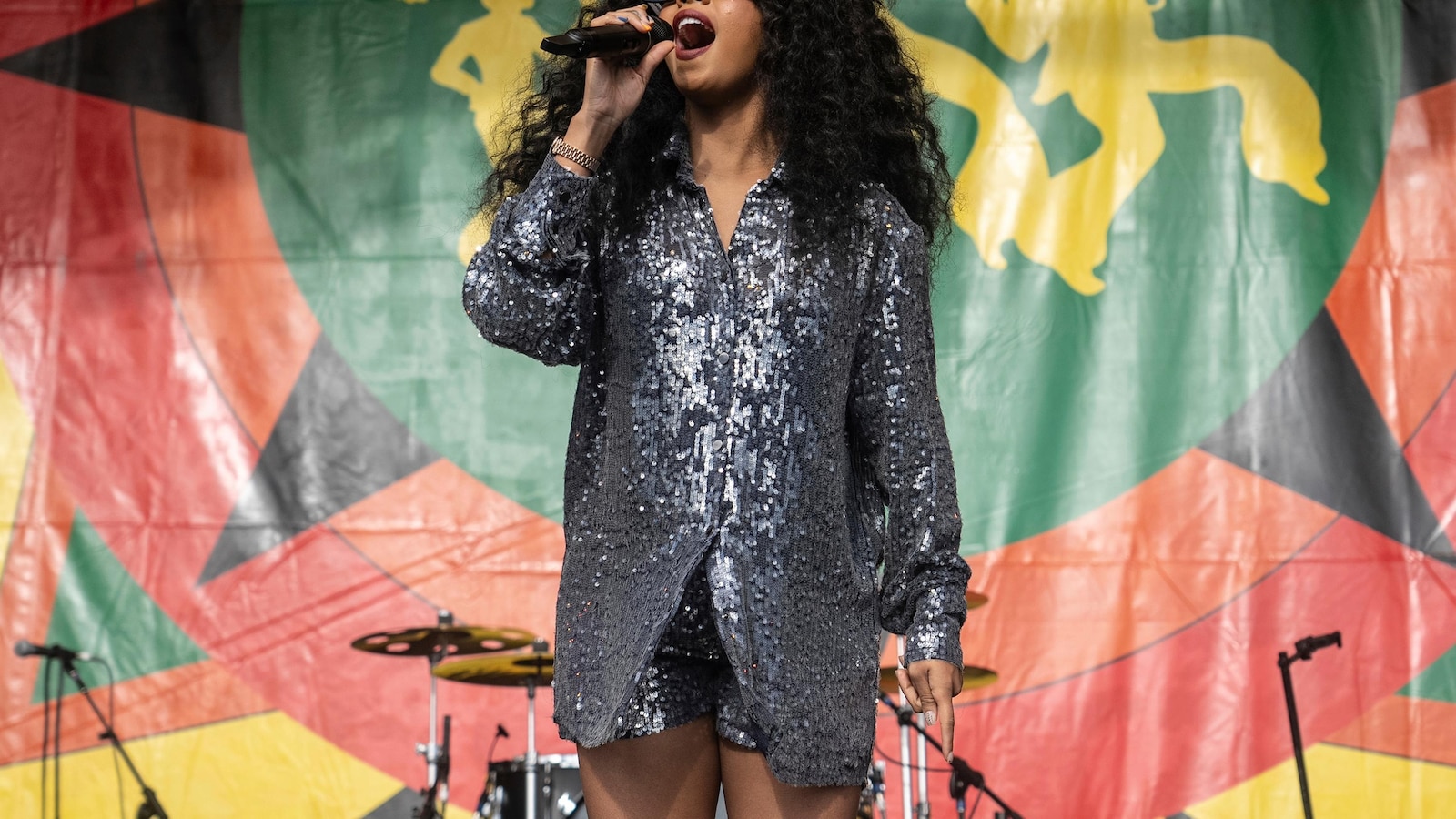 H.E.R. will sing at the Paris Olympics’ closing ceremony as part of the handover to Los Angeles