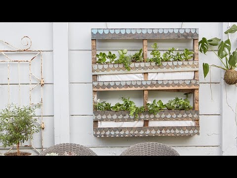 Make a vertical garden with pallets