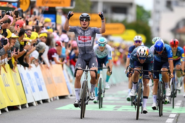 Philipsen wins Tour de France sprint, Girmay falls but retains green jersey