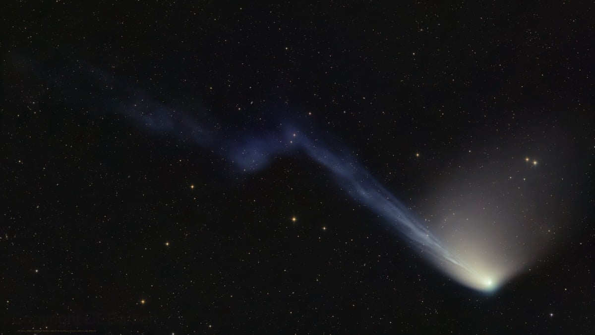 Comet caught strangely zigzagging its way through space