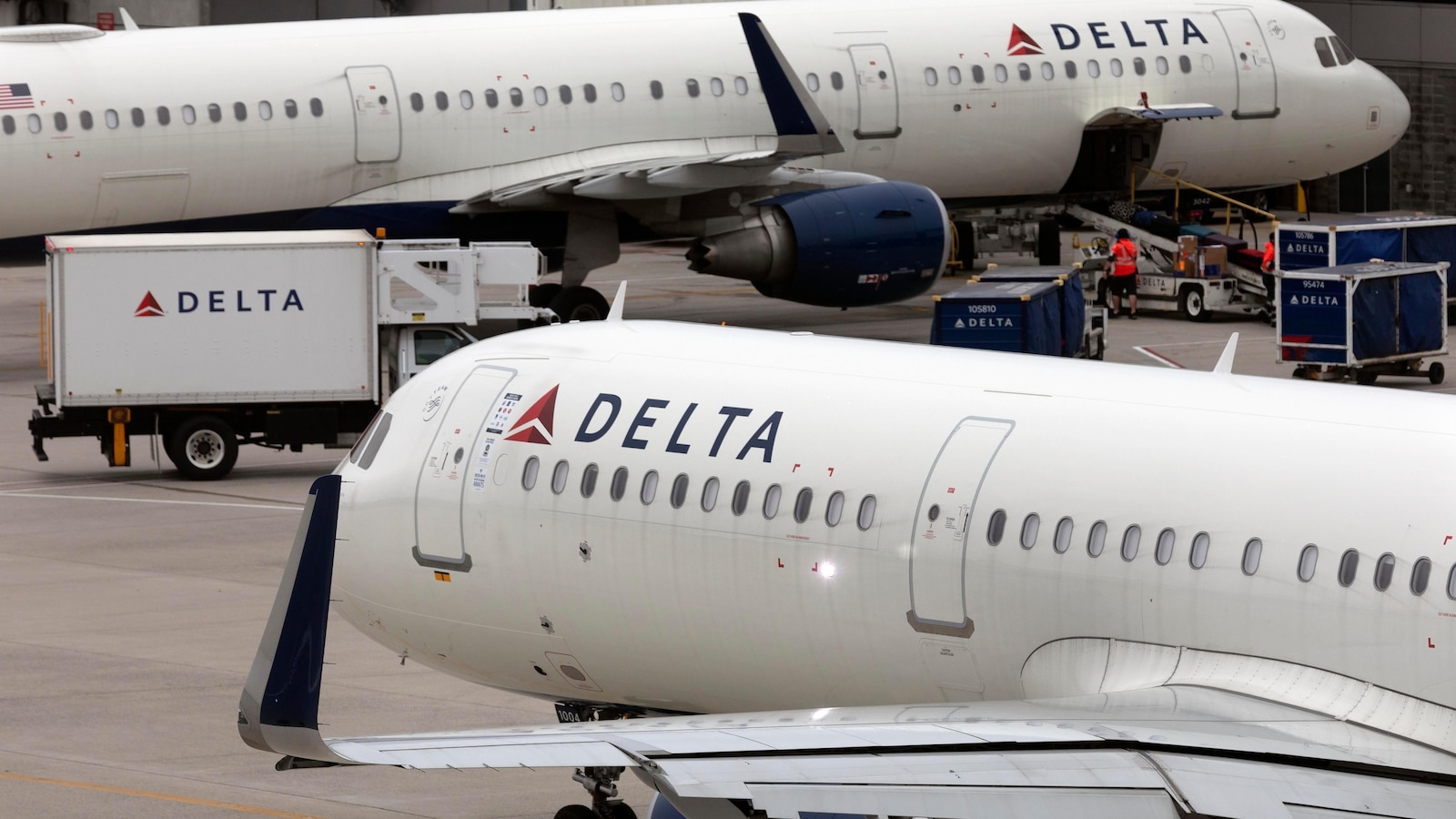 Delta says it’s reviewing how man boarded wrong flight. A family says he was following them