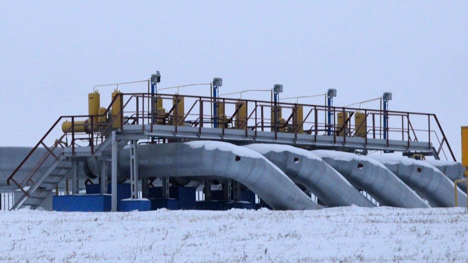 EXPLAINER: Why is natural gas still flowing from Russia to Europe across Ukraine?