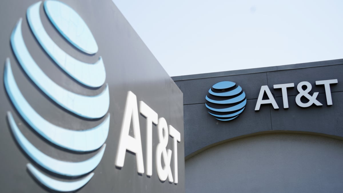 Massive AT&T outage also happened because of a bad update