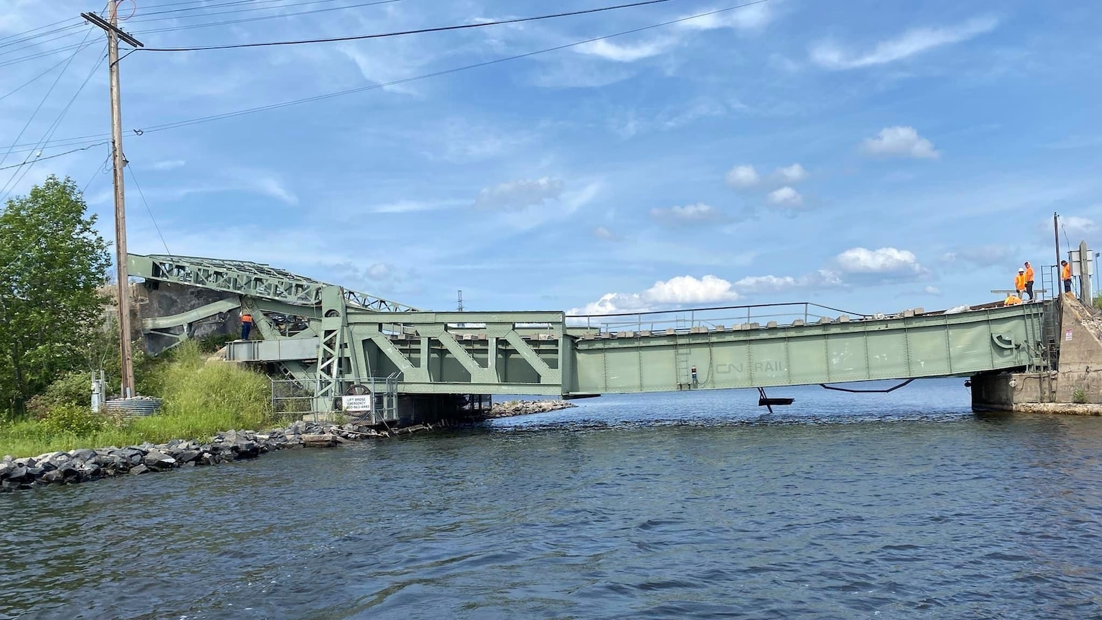 Rail bridge collapses on US-Canada border