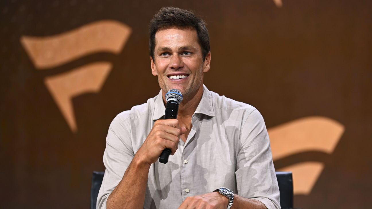 Tom Brady takes ‘little’ jab at Giants QB Jones at Fanatics Fest – ESPN